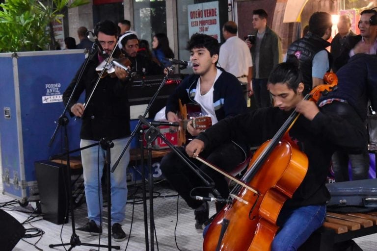 Hubo muestras de obras artísticas y participación de conjuntos musicales y de baile.