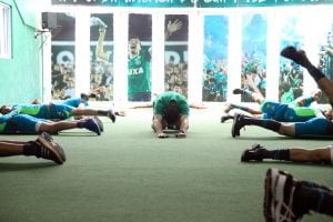 BRA11. CHAPECÓ (BRASIL), 06/01/2016.- Fotografía cedida por el club Chapecoense hoy, viernes 6 de enero de 2017, durante la presentación de la nueva plantilla del equipo en Chapecó (Brasil). El Chapecoense realizó hoy su presentación oficial para la próxi