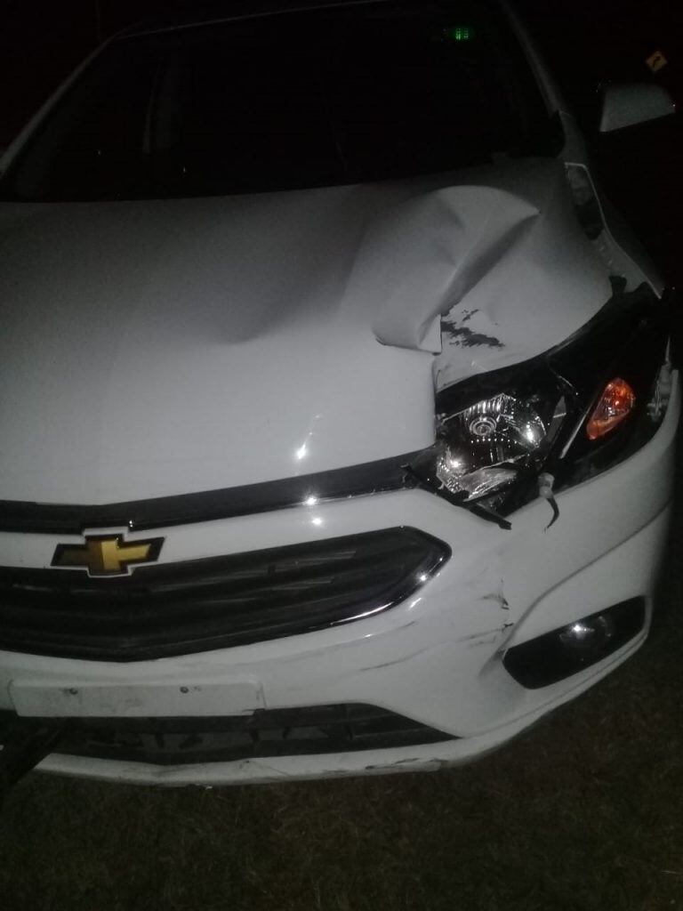 Chevrolet Prisma, luego de embestir a una motocicleta. Alta Gracia.