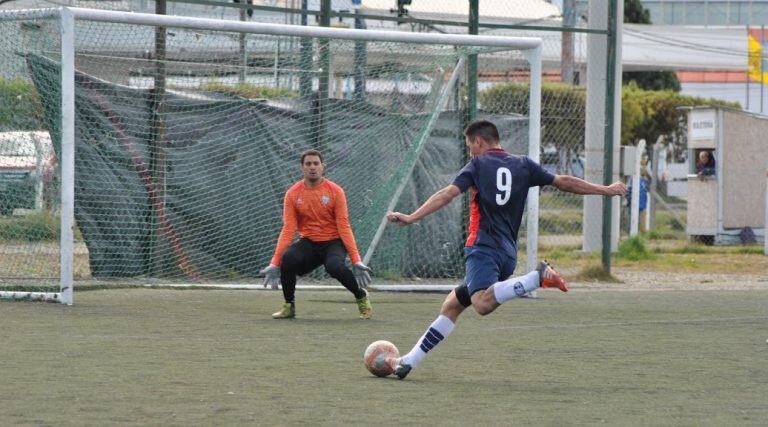 Maximiliano Bossi volvió a convertir para Los Cuervos.