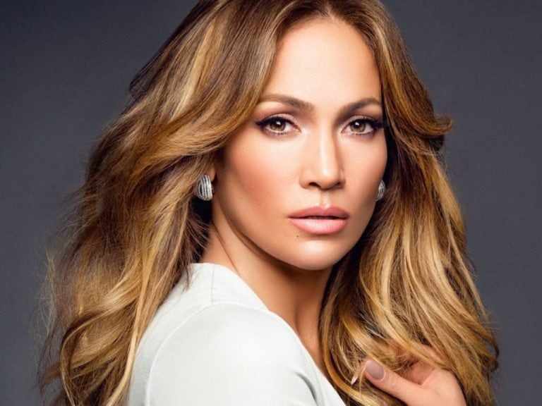 (Instagram: @jlo)