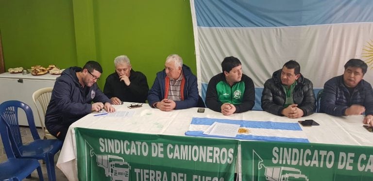 Mesa Sindical Ushuaia - Contra el plan económico del Gobierno Nacional.