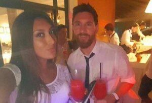 Messi estuvo en una fiesta y nadie quiso quedarse sin su foto.