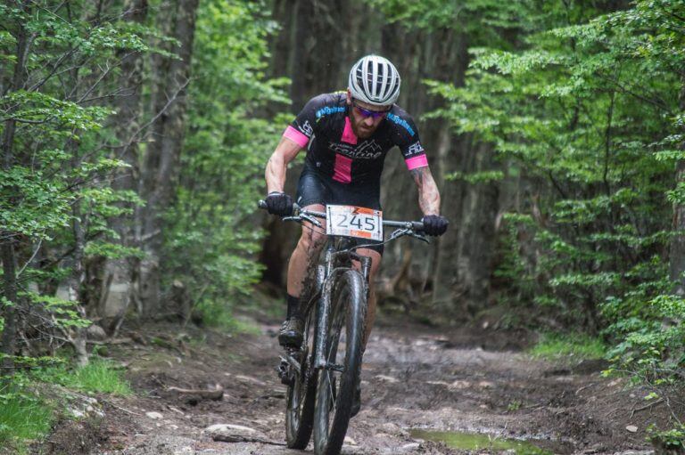 Campeón Juan Pablo Romero - 1º Fecha del Campeonato Austral de MTB - Ushuaia / Fotos: León González