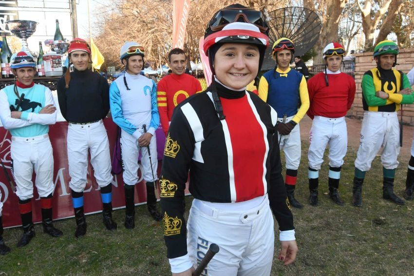 Florencia Giménez, la mendocina que lucha por su vida luego de una terrible caída en plena carrera en el hipódromo de Palermo. 