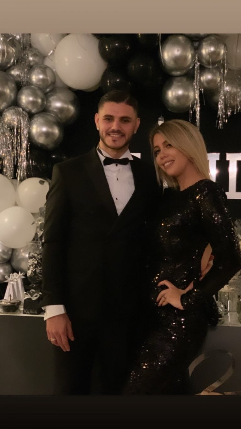 Wanda Nara y Mauro Icardi posaron en la mesa dulce durante la celebración del cumpleaños de la empresaria (Foto: Instagram/ @wanda_icardi)