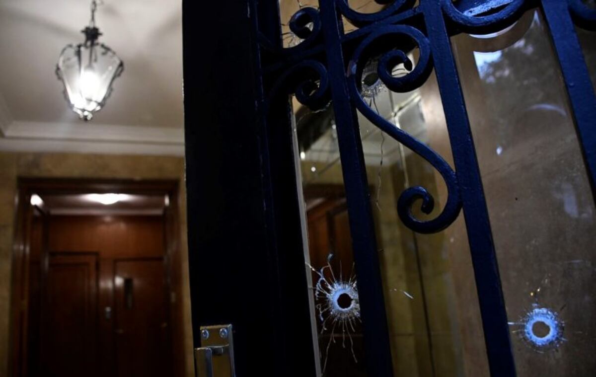 Disparó contra Fiscalía, armó un escándalo en el Juzgado y rompió una puerta