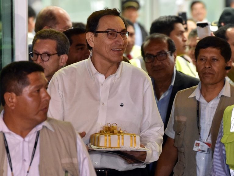 Martín Vizcarra fue recibido en Lima por cientos de simpatizantes. Foto: AFP.