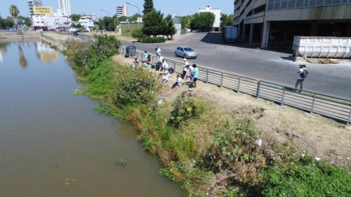 Retiraron 800 kilos de basura del arroyo Ludueña a través del Voluntariado Ambiental