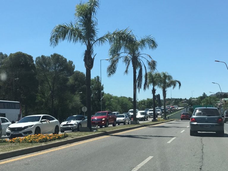 Turistas ingresando a la ciudad