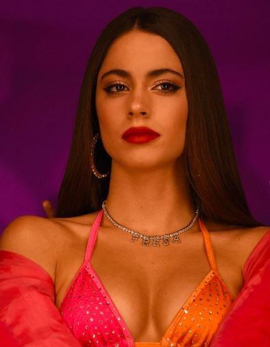 Tini Stoessel reveló que es "fan" de explotar los granos de la cara.