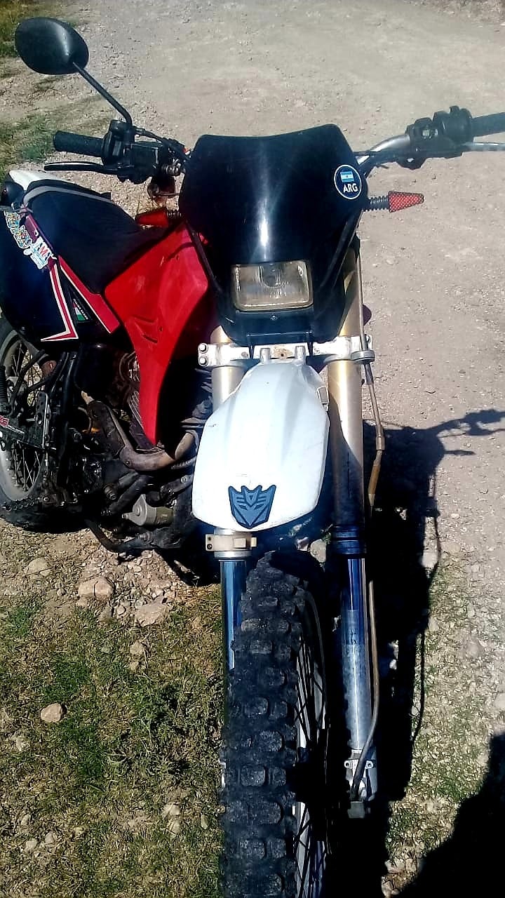 Motocicleta robada de la familia Nievas.