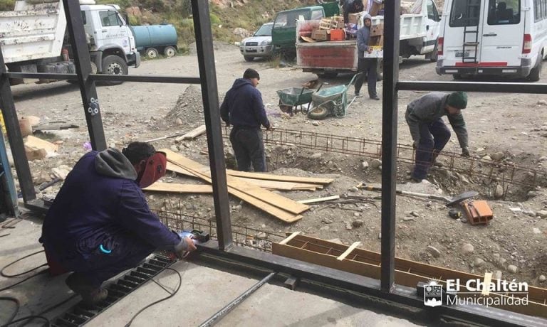 Obras  en el acceso al Centro de Acopio y Redistribución de Residuos Inorgánicos de El Chaltén