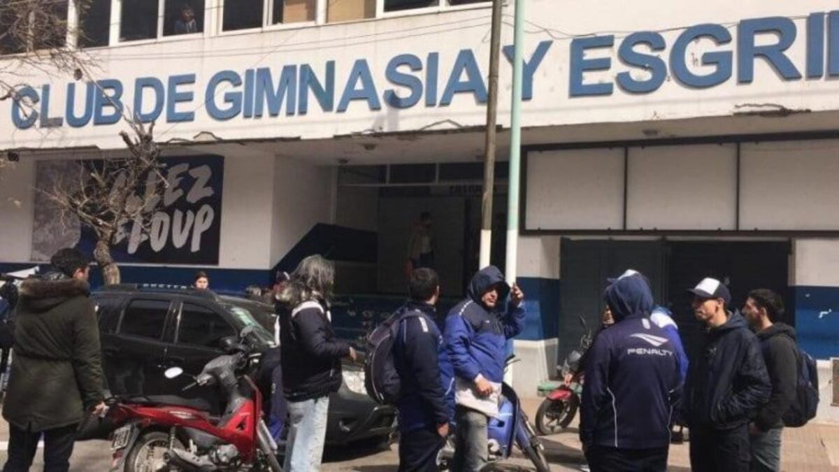 Furor por asociarse a Gimnasia tras la llegada de Maradona