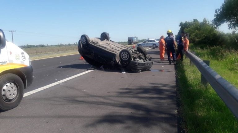 Vuelco en RN 12
Crédito: Bomberos Ceibas