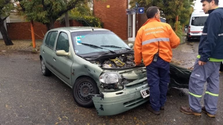 El conductor del auto fue hospitalizado