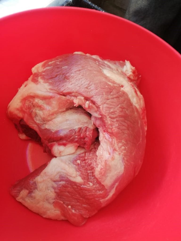 Carne a la masa, preparación y plato servido