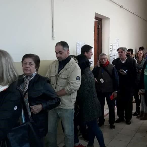 Carlos Briner aguardando el momento de votación.