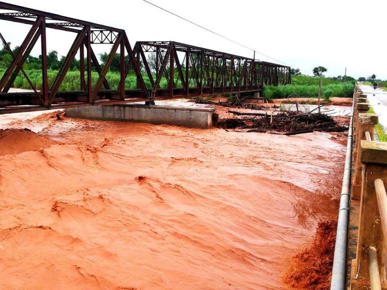 Crecida en el Río Colorado. (Matías Saracho)