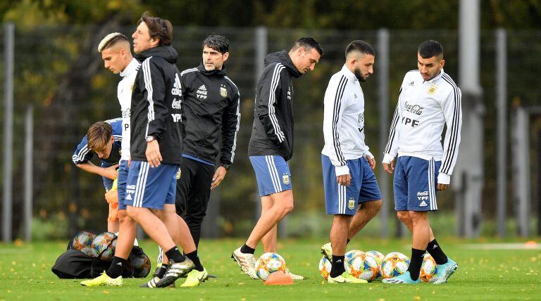 Lionel Scaloni hará cambios en el plantel.