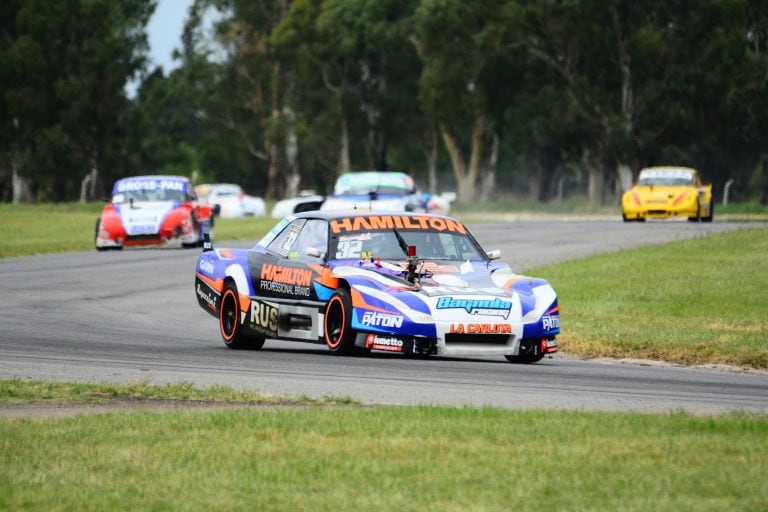 Alejandro Arzú, con Dodge, en punta en la final del TC Pista 4000. Brillante debut en la categoría para el piloto de La Carlota.