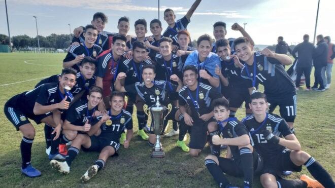 Diego Guallama, de festejos con la Sub 15.