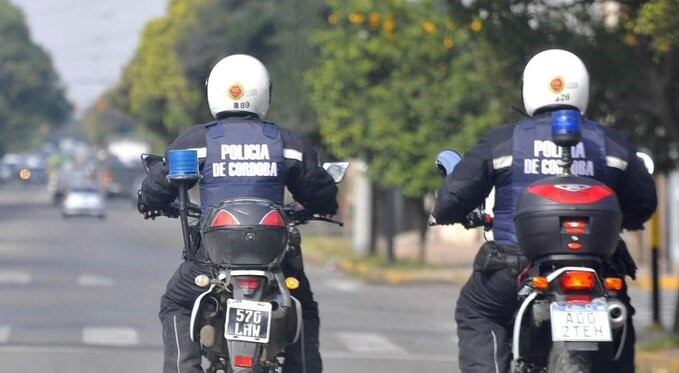 Efectivos del Escuadrón Motorizado de la Policía de Córdoba\u002E (Foto: Twitter)\u002E