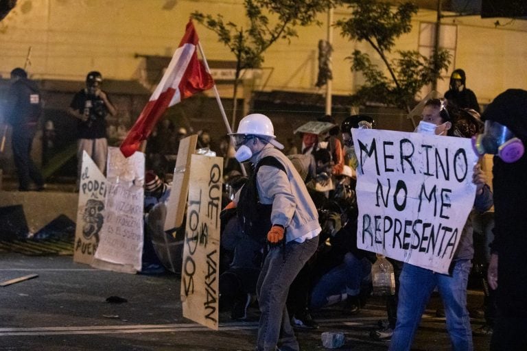 Luego de que se hicieran públicas las dos primeras muertes, comenzaron las renuncias de los integrantes del Gabinete (Foto: Angela Ponce/Bloomberg)