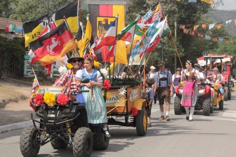 El desfile por la calles de la Villa, uno de los momentos más espectaculares de la Okoberfest