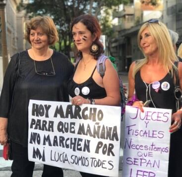 Marcha de mujeres en Rosario por el femicidio de Lucía Pérez