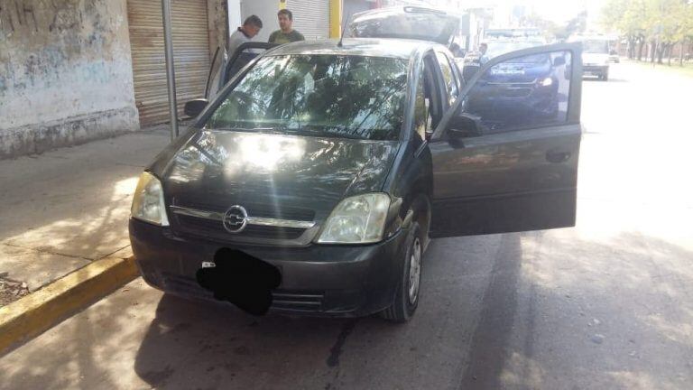 Chevrolet Meriva, vehículo donde se transportaban los tres sujetos.