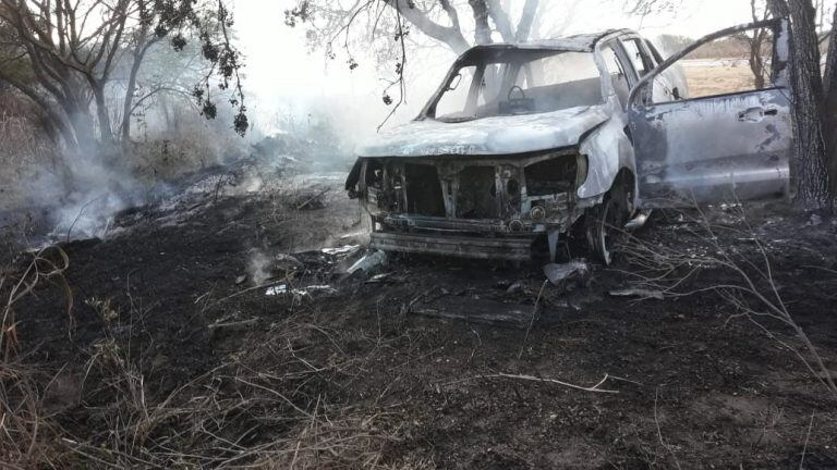 A metros del escenario de la tragedia hallaron un bidón con restos de combustible.