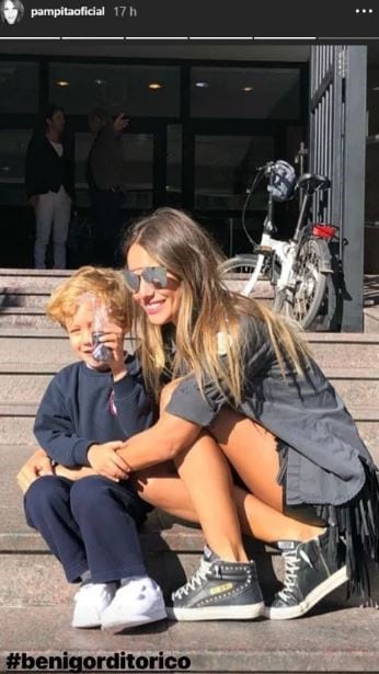 Pampita y Benjamín Vicuña coincidieron en el primer día de clases de sus hijos. (Foto: Instagram)