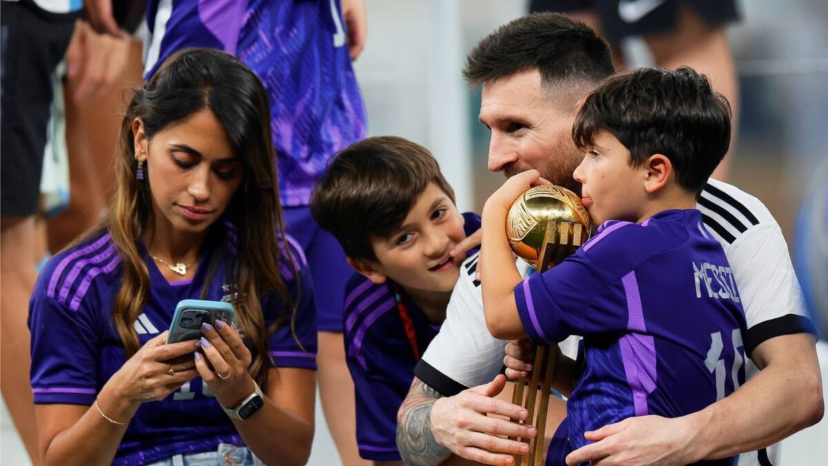 Thiago Messi le dio pelea al invierno de París para ver el regreso de su papá