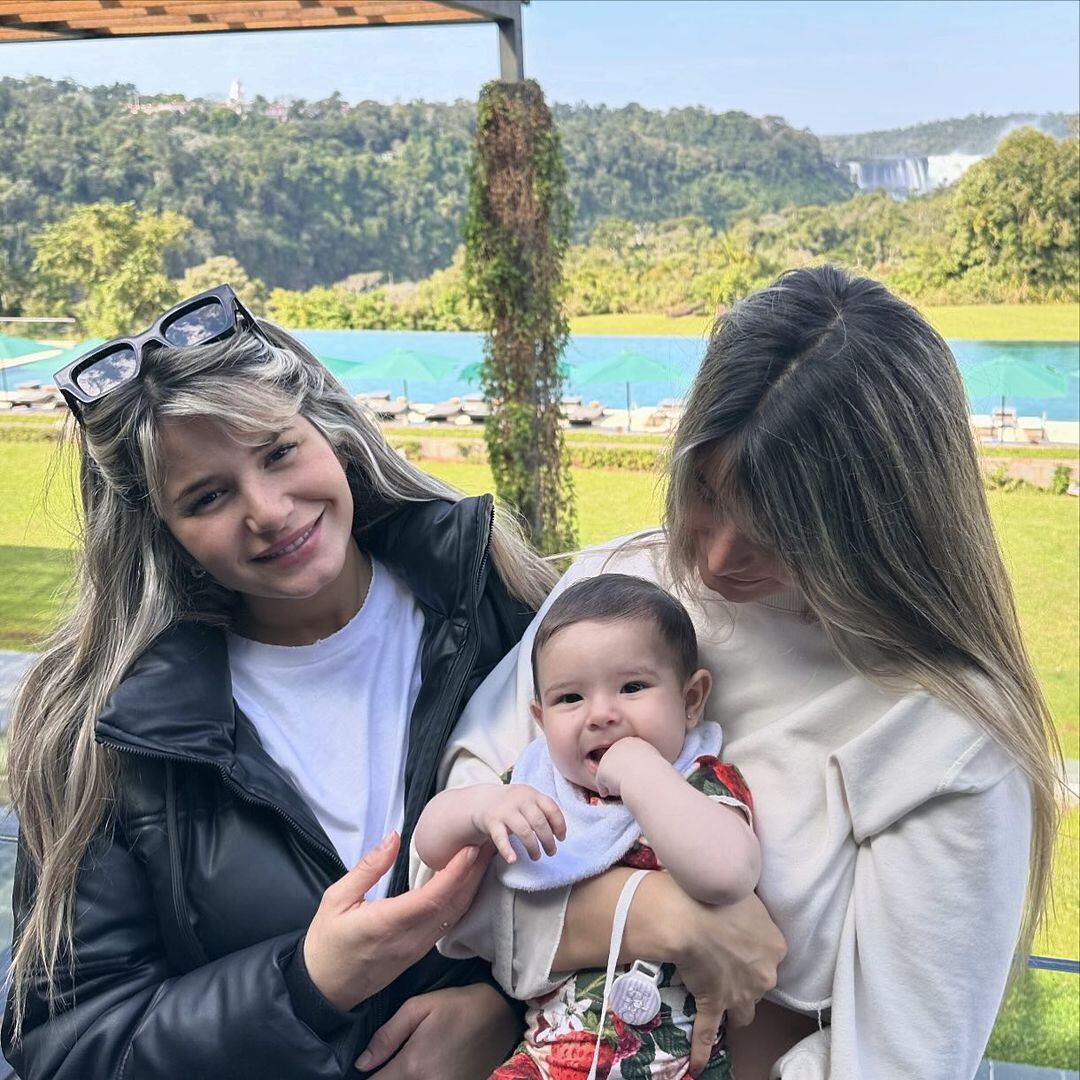 María y Delfina junto a su hermana Sarah.