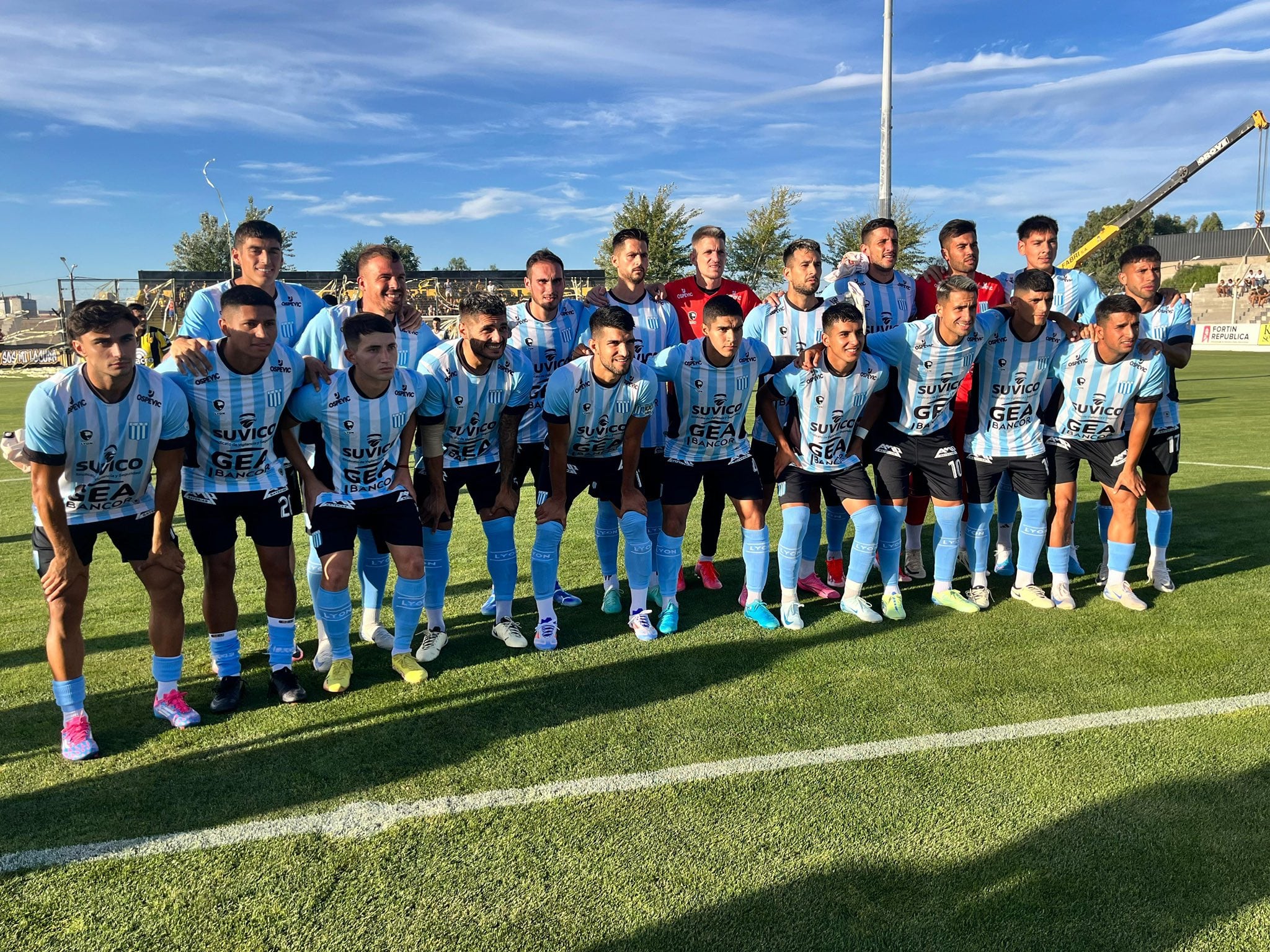 La formación de Racing, con un comienzo arrollardor en Puerto Madryn.