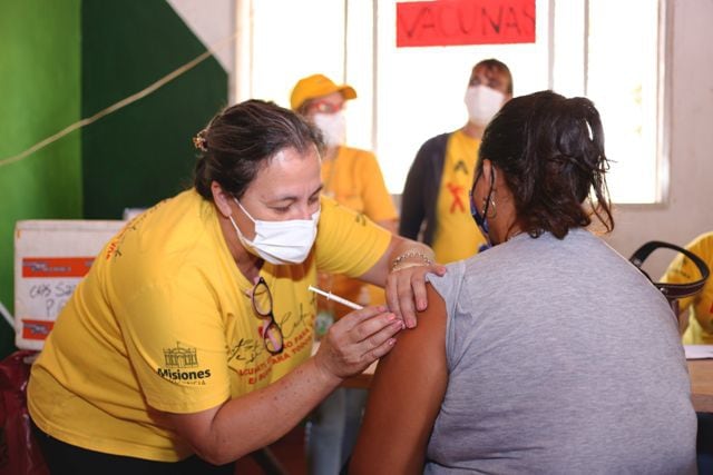 Masiva concurrencia al Operativo de Salud del barrio Roulet en Eldorado.