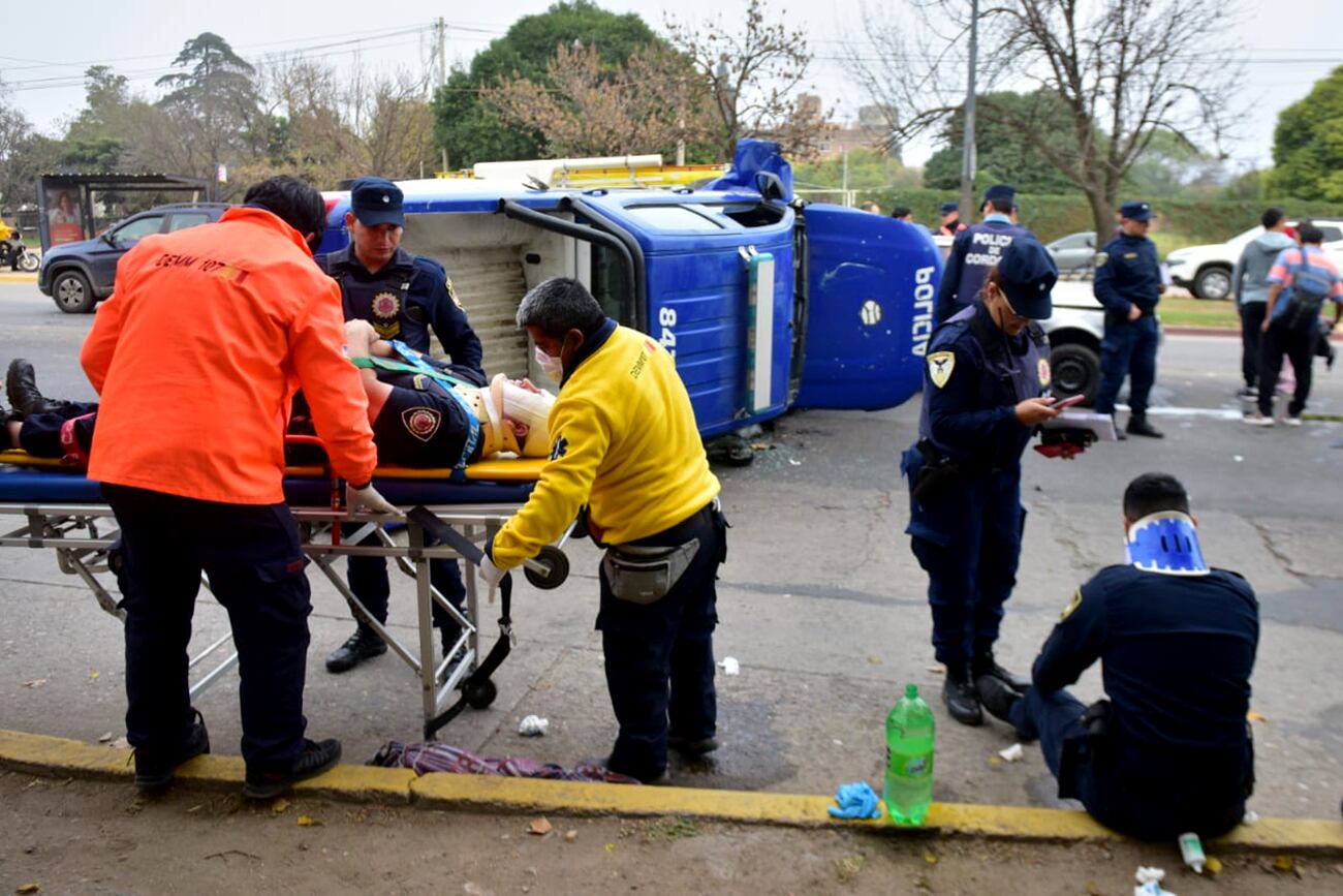 Impactante choque en la avenida Juan B. Justo de Córdoba. (Ramiro Pereyra / La Voz)