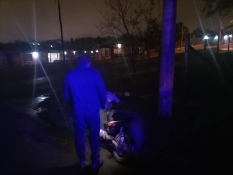 Efectivos policiales recuperan motociclo en Puerto Iguazú.