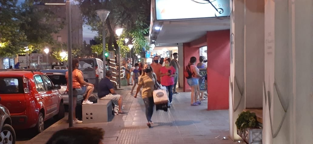 "Centro Viejo" en Villa Carlos Paz, horas previas a Nochebuena.