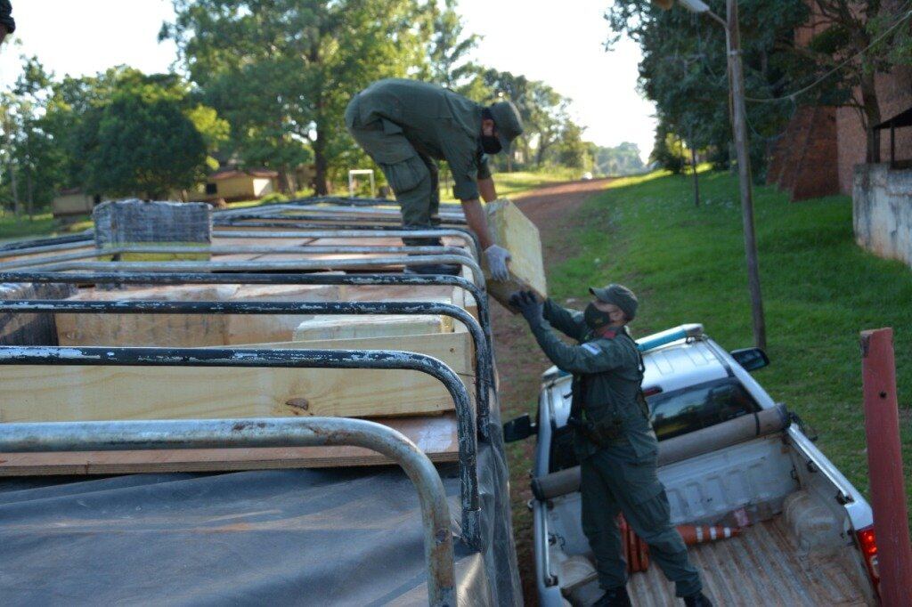 Dos toneladas de marihuana incautada de un camión en Misiones.