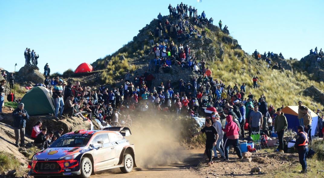 El Rally de Argentina, en la provincia de Córdoba. Un fenómeno socio-cultural, además de deportivo. (Nicolás Bravo/Archivo)