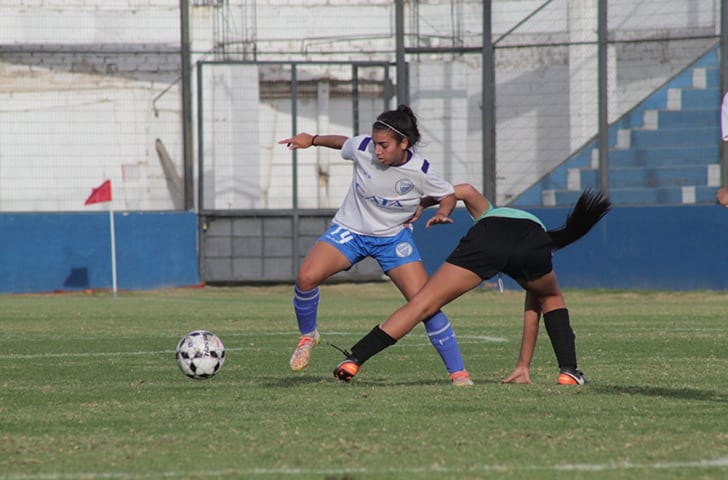 Catalina Roggerone, juega su último año en el fútbol argentino en el Tomba.