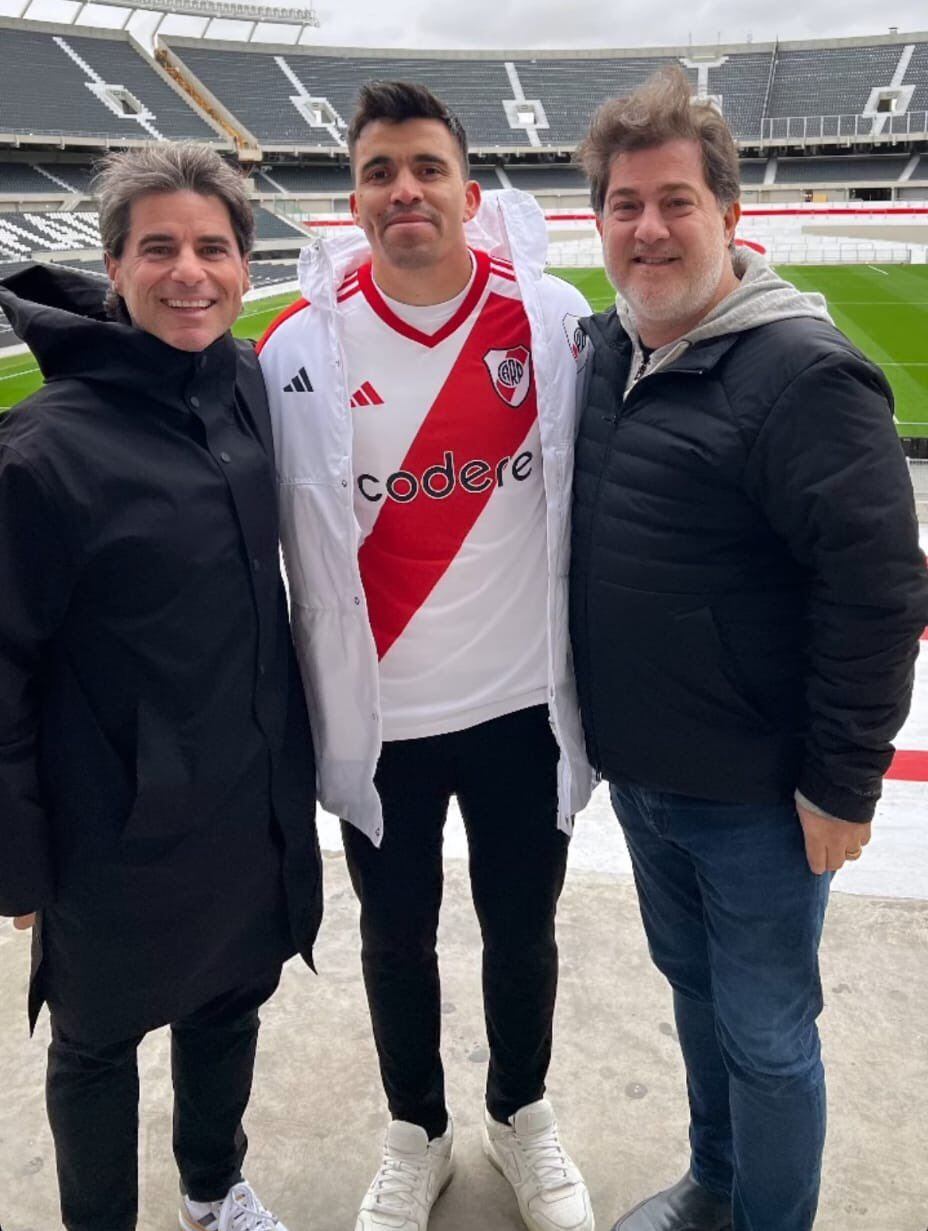 La primera foto de Acuña con la camiseta de River