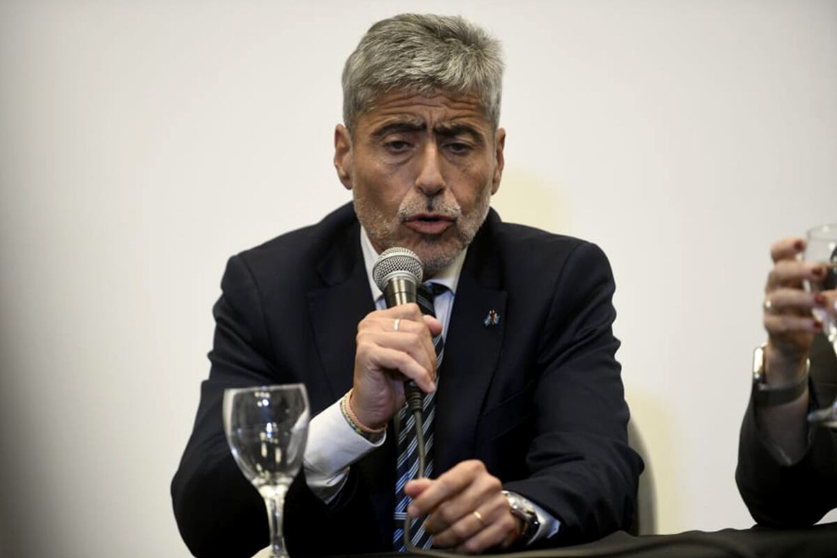 La ministra de Seguridad de la Nación, Patricia Bullrich junto al ministro Juan Pablo Quinteros en conferencia por la presentación de la Ley Anti Barras y para dar cierre al Curso Avanzado de Lucha contra el Narcotráfico. (Javier Ferreyra / La Voz)