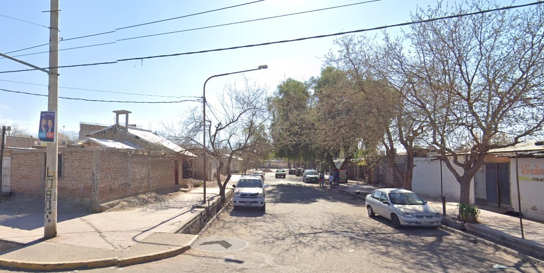 Cuatro jóvenes fueron asaltados en el interior del barrio San Martín cuando iban a comprar un equipo de música.