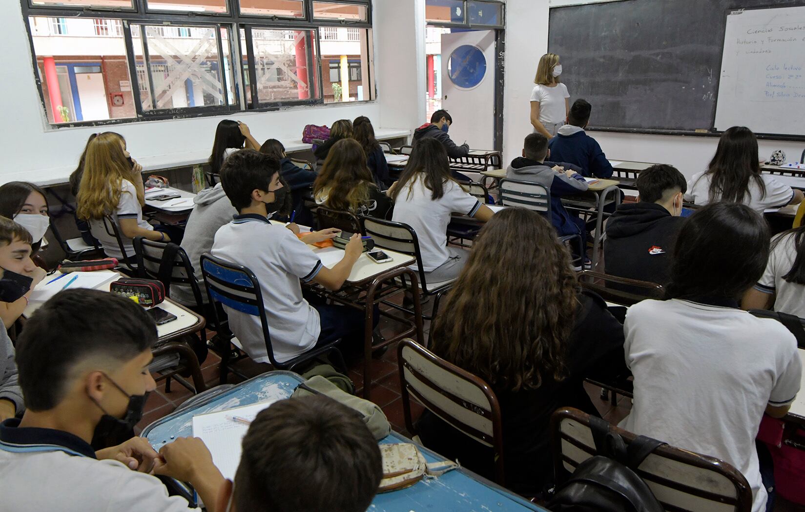 El informe también señaló que los sectores socioeconómicos más altos tienen más posibilidades por sobre los más bajos. 