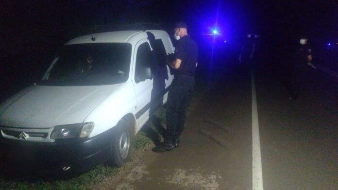 Efectivos policiales recuperaron una camioneta robada en Oberá.