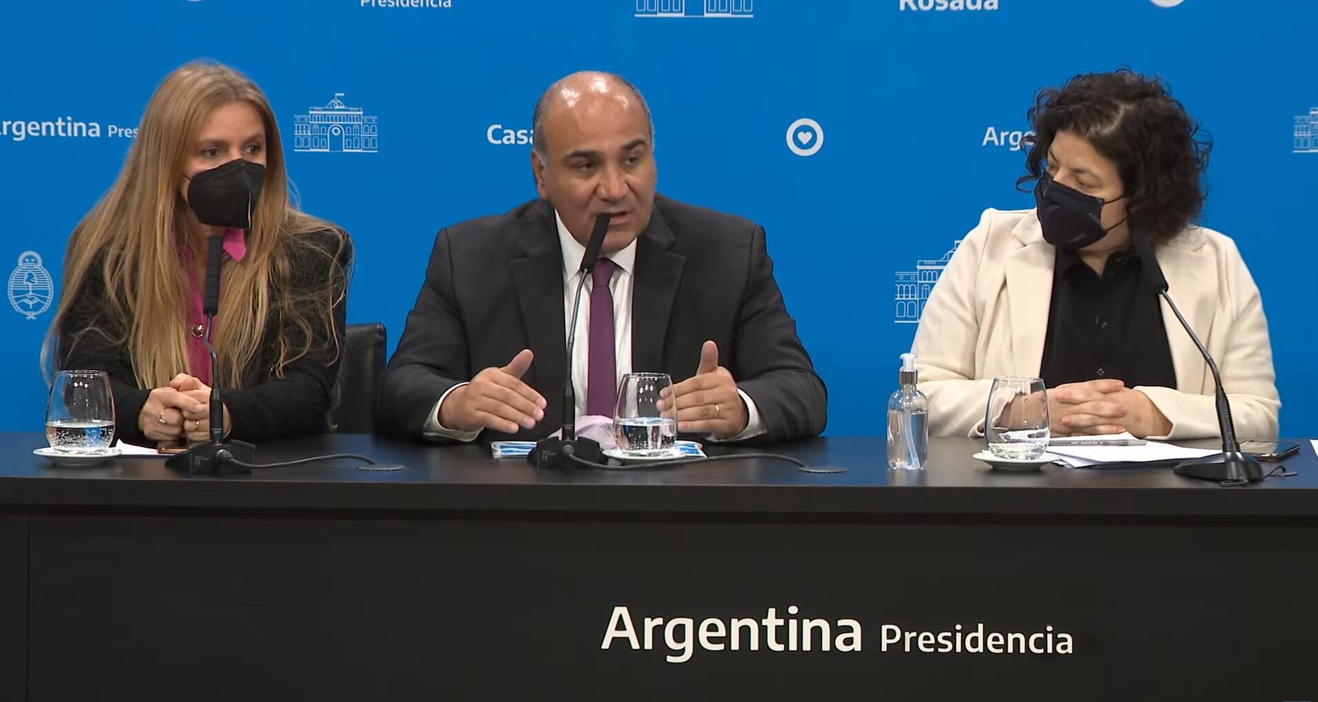 Manzur en la conferencia de prensa, junto a Nicolini y Vizzotti.