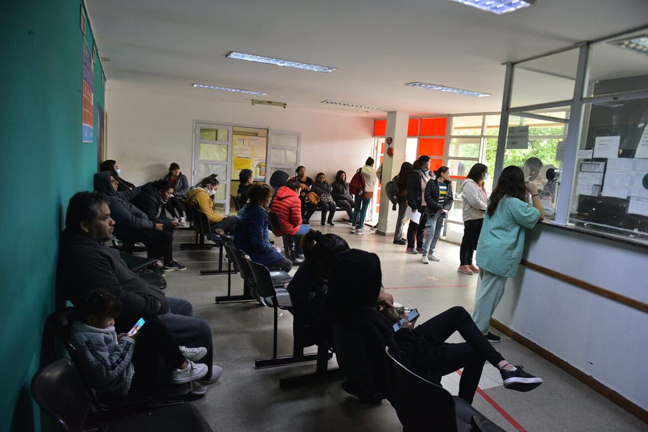 Dengue. Consultas en la guardia del Hospital Rawson de la ciudad de Córdoba. (José Gabriel Hernández / La Voz)